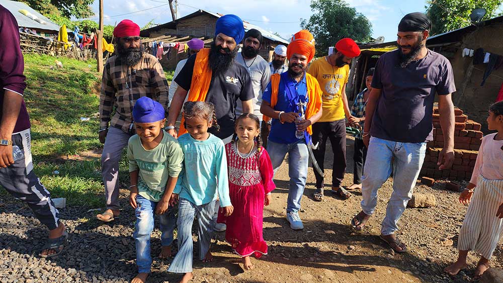 2-sikligar_sikhs_community_madhya_pradesh_sarbat_da_bala5