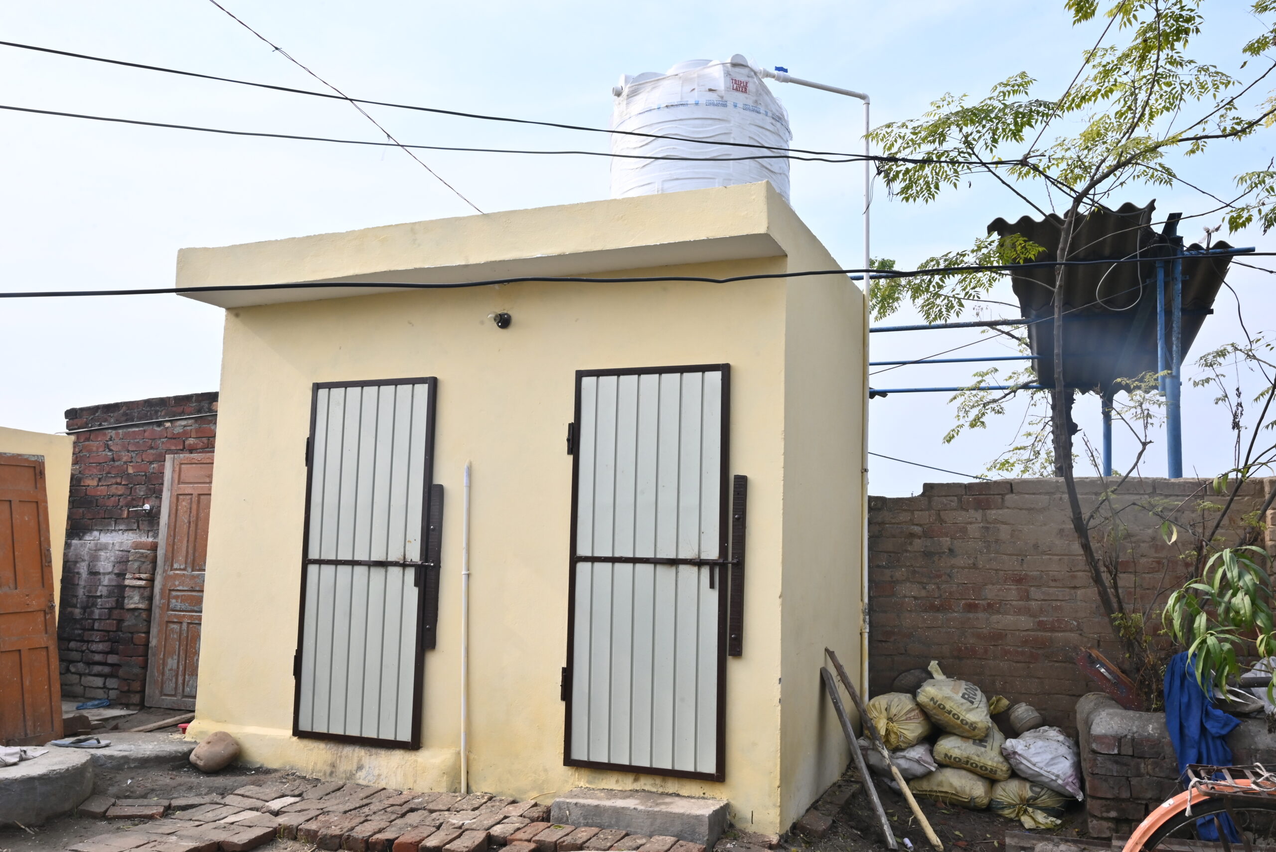 working-toilet-build-india